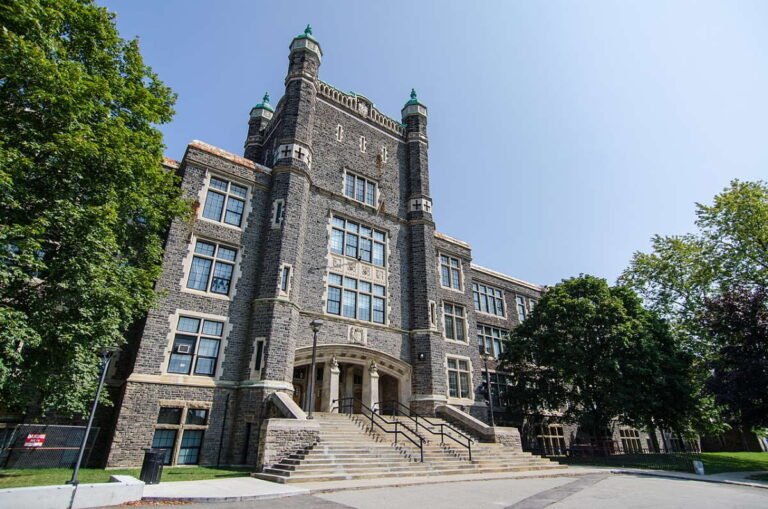 A Comprehensive Guide to Ontario High School Rankings: 50 Best Schools